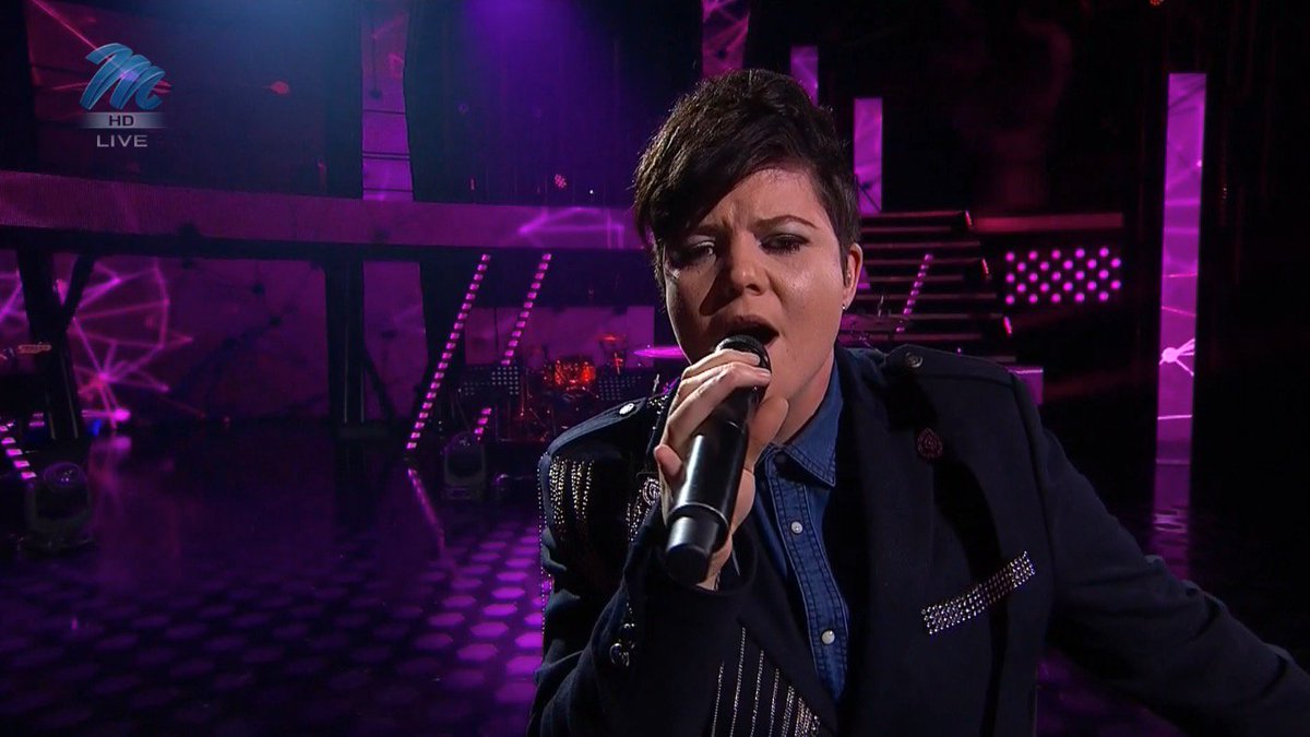 She's going her own way on #TheVoiceSA and we're loving it! Bad leg, super show <a href="/SoneArtist/">Soné_Artist</a>!