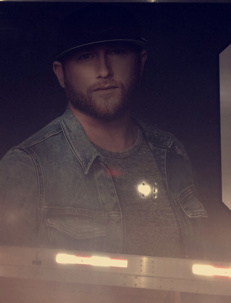 Happy 36th birthday Cole Swindell I hope you have a wonderful birthday 