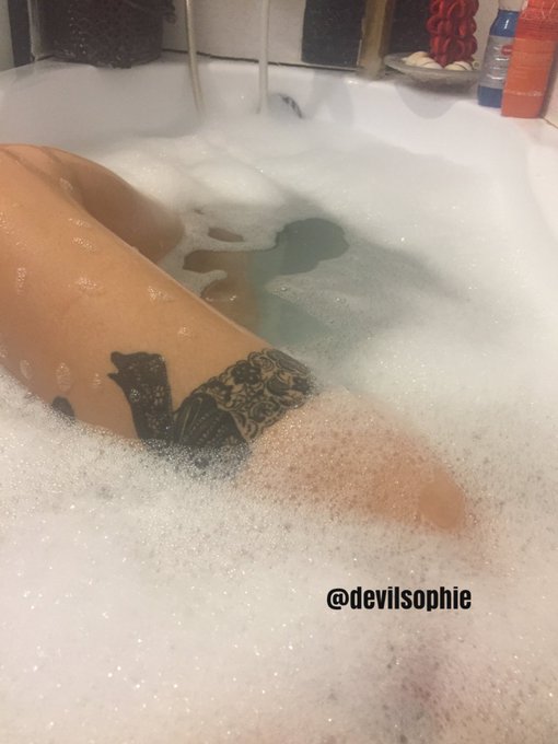 1 pic. Do you wanna share a bath with me?                                                After 666 retweet