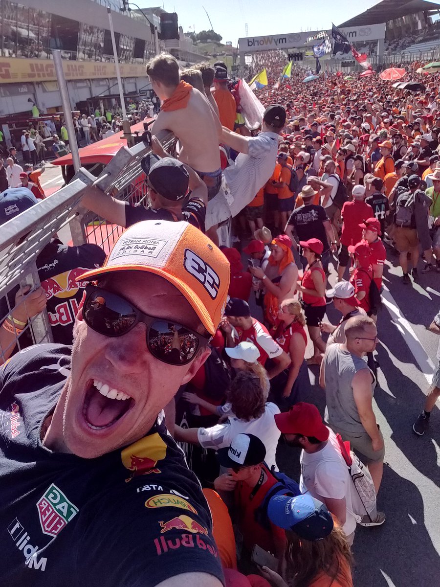 abeelw's tweet photo. Wat is dit gaaf!!! Bedankt Max, voor dit geweldige weekend in Oostenrijk!! #ZiggoF1Live #ziggosport #FIA https://t.co/SUUkF3T0Vq