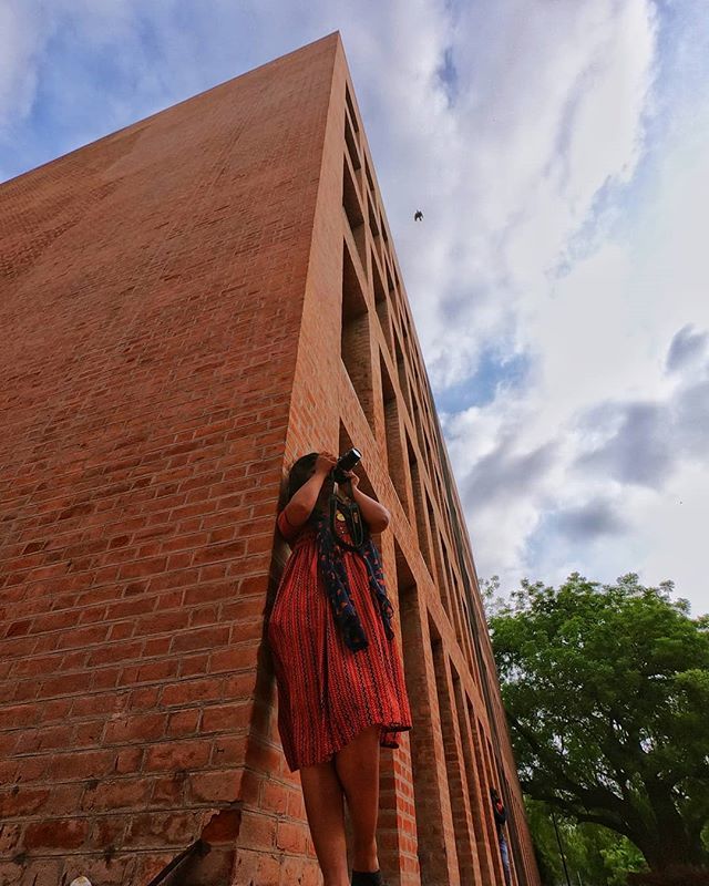 indiapicturesXL's tweet photo. RT @indiapicturesXL: RT @Manavparekh: Photographer at architectural poetry. .
.
.
.
.
.
.
.
.
.
@bhoommss 💁
.
.
.
.
#rishabhpaliwal #streetsofindia #indianphotography #indiapictures #zonestreet #lonelyplanetindia #foto4everofficial #mypixeldiary #tea… https://t.co/LUAB6I08LO
