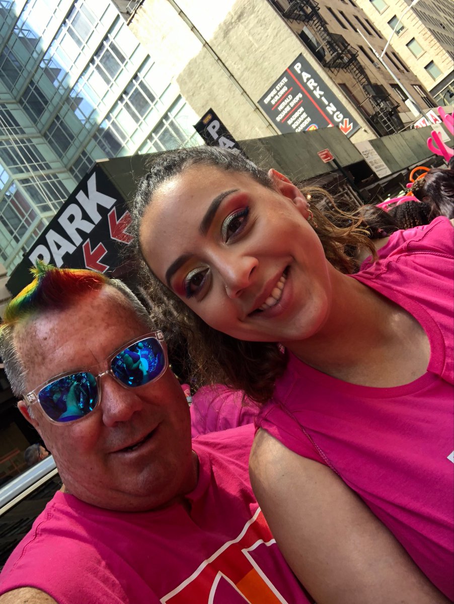 thayesnet's tweet photo. Did you know that ⁦@TMobile⁩ Hempstead is at 100% participation w 15 TVision in!  Celebrating w their leadership #WorldPride https://t.co/768R9TcsQL