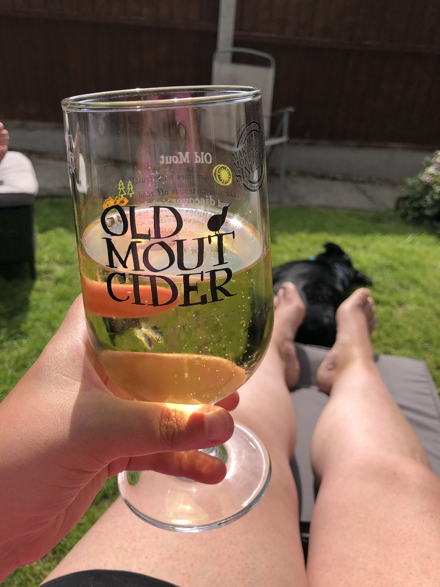 P0tterMrs's tweet photo. It’s been a @layzspa &amp; @OldMoutCiderUK kinda day! #SunnySunday https://t.co/1dPQ5daohL