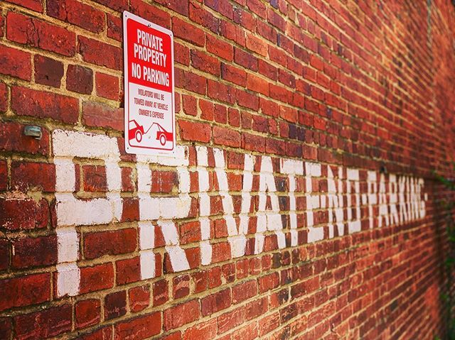 davepepper01's tweet photo. Private No Parking #portrait #perspective #ShotOniPhone #acreativedc #igdc #exposeddc #angles #patterns #street #parking #sign #streetphotography #architecture #photography
#justgoshoot #streetlife #createexplore #leagueoflenses #roamtheplanet #walkwit… https://t.co/9V0X3jmBZH https://t.co/p22WUwttTu