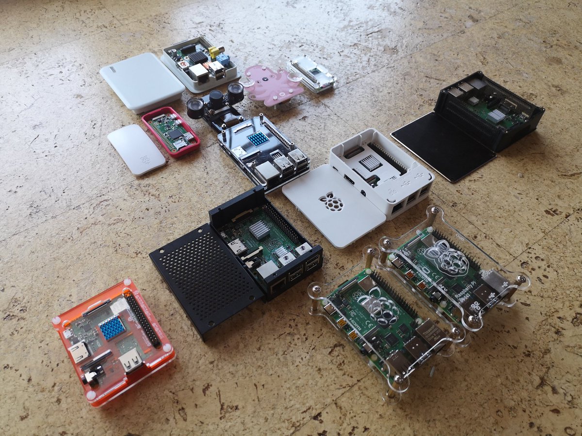 StephenKalisch's tweet photo. Meine kleine Pi Familie. Vom ersten bis zum aktuellen alle Modelle #RaspberryPi https://t.co/WWbD7pDVM2