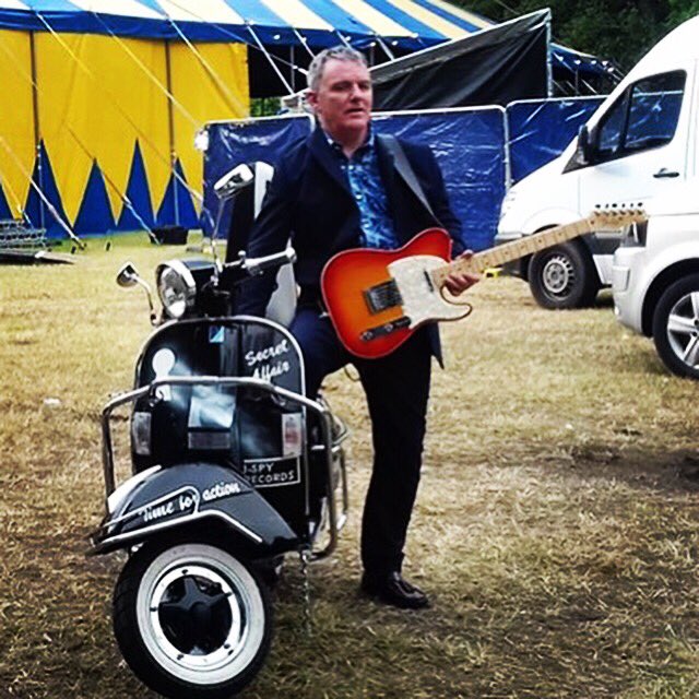 SecretAffair79's tweet photo. Dave Cairns backstage at stone valley festival. Dave wearing his favourite Relco shirt #Relco @fender @relcolondon @Modfatherlondon #stonevalleyfestival2019 #davecairns #secretaffair #fender #mod #vespa Photo by Willie Webster https://t.co/apCjtXmfwm