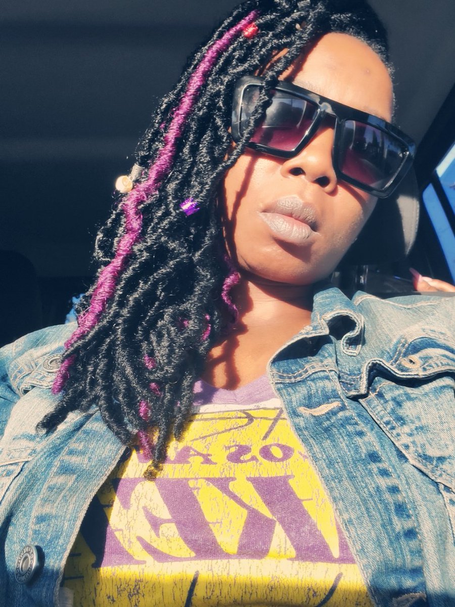blckbuttrfly1's tweet photo. Good Morning Good People but Especially Lakers Fans #ImOutchea #AlwaysReppin 💜💛 https://t.co/zRunAX4kcU
