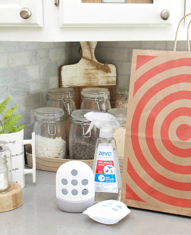 Have a bug-free summer with @Zevoinsect! This new line of pest control sprays and traps is effective AND safe to use around children and pets when used as directed. Pick yours up at Target stores today with a 10% off Cartwheel offer! (valid until 7/6). #ad
bit.ly/ZevoTargetClea…