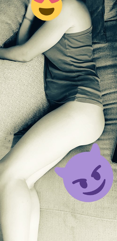Llegar a casa y caer rendida en el sofá.... Es lo que tiene un finde de sol, #sexo y más #sexo... 💏 ♥ 😍