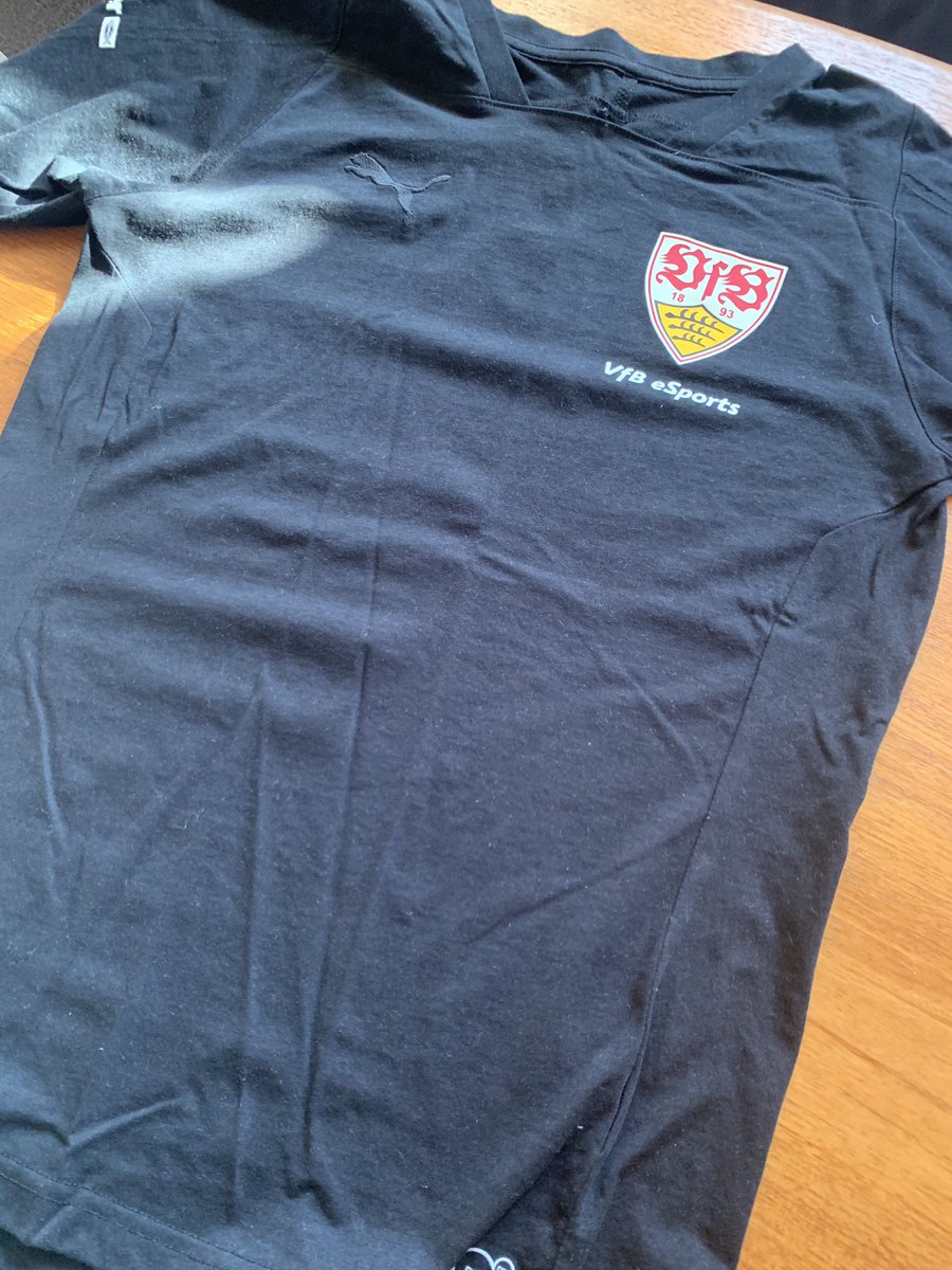 GEWINNSPIEL!
Heute endet mein Vertrag beim <a href="/VfB/">VfB Stuttgart 1893</a>... Die zwei Jahre waren dank euch unvergesslich! Als Dankeschön verlose ich eins meiner Trikots.
Was ihr tun müsst: 
1️⃣ Mir folgen 
2️⃣ Retweeten

Das selbe Gewinnspiel findet auch auf Insta statt. Schaut vorbei (Doppelte Chance)