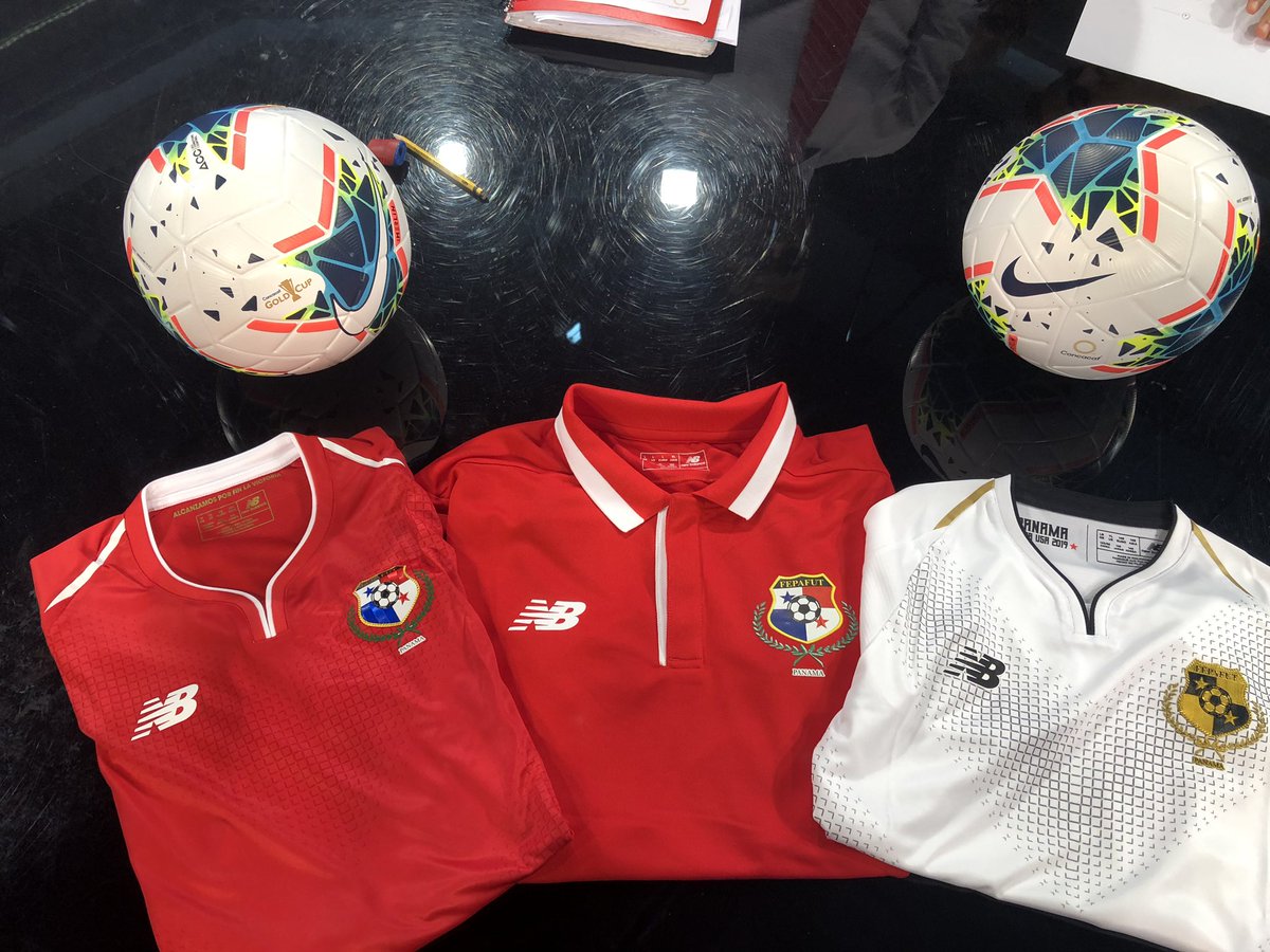 tvmaxdeportes's tweet image. ¡PARTICIPA Y GANA AQUÍ! 🚨 ¡Se el ganador de una camiseta Roja con cuello oficial de La Sele! Participa utilizando el #SomosLaSele | DALE RETWEET 😃