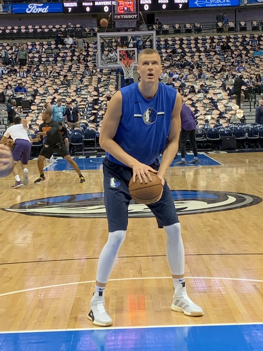 DorothyJGentry's tweet photo. #letsgo @dallasmavs @kporzee #MFFFL #Mavericks https://t.co/CAtqmUYT0b