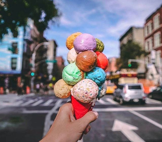 Rainbow dreams come in scoop format 🍦🌈 Eat #rainbows via <a href="/dotandpin/">Dot & Pin</a> at @stuffedicecreamnyc #NewYork for #Pride. ift.tt/2No8dAa