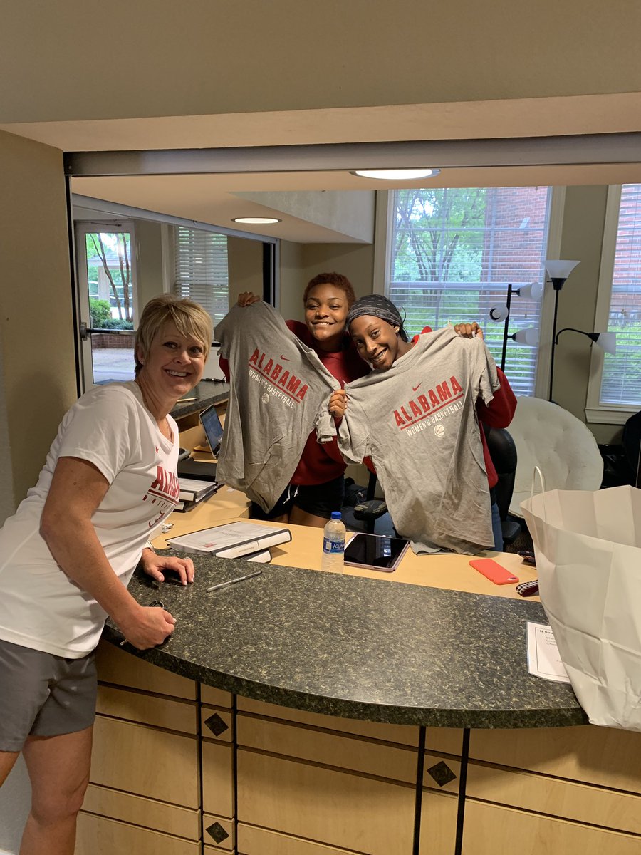 A big THANK YOU <a href="/UAHousing/">UA Housing</a> for helping our freshman move in today! #RollTide