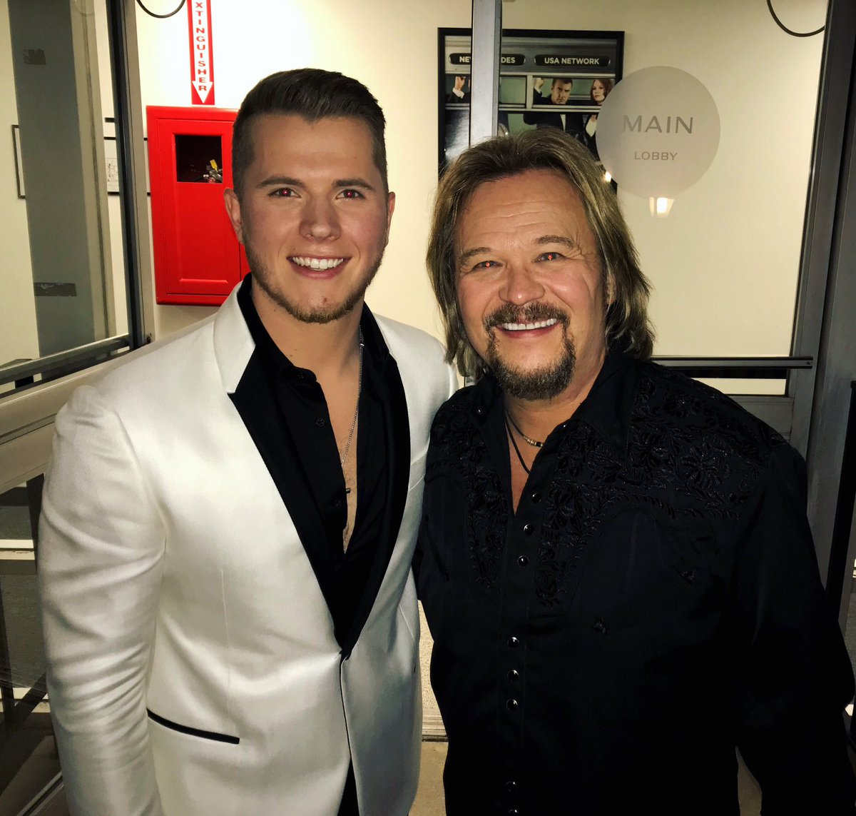 Glad I’m home to see @Travistritt take the stage tonight in Baton Rouge! Always an inspiration to watch! What’s your favorite Travis Tritt song? #GythNation #TravisTritt