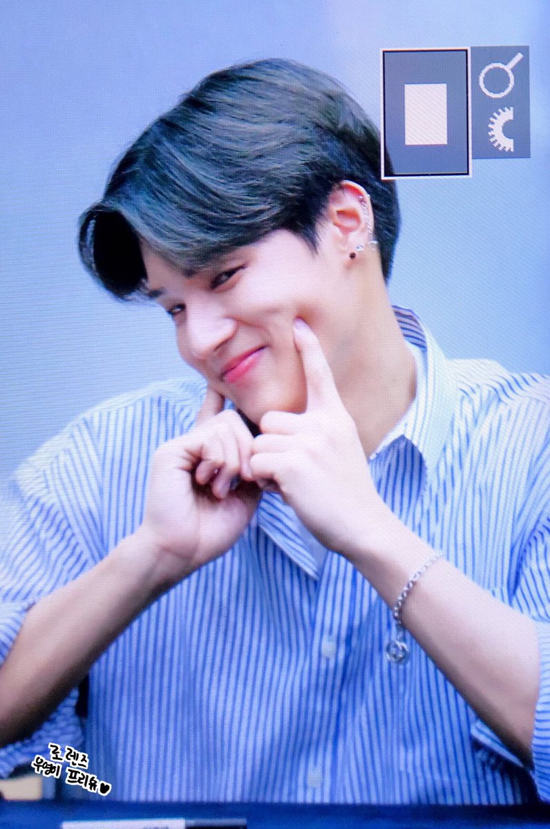 _LORENZ1126's tweet photo. 190630 상암 Preview
우영이보고 행복해질래🌸🎼
#ATEEZ  #에이티즈 #우영 #정우영 #WOOYOUNG @ATEEZofficial https://t.co/jkv94ylBVE