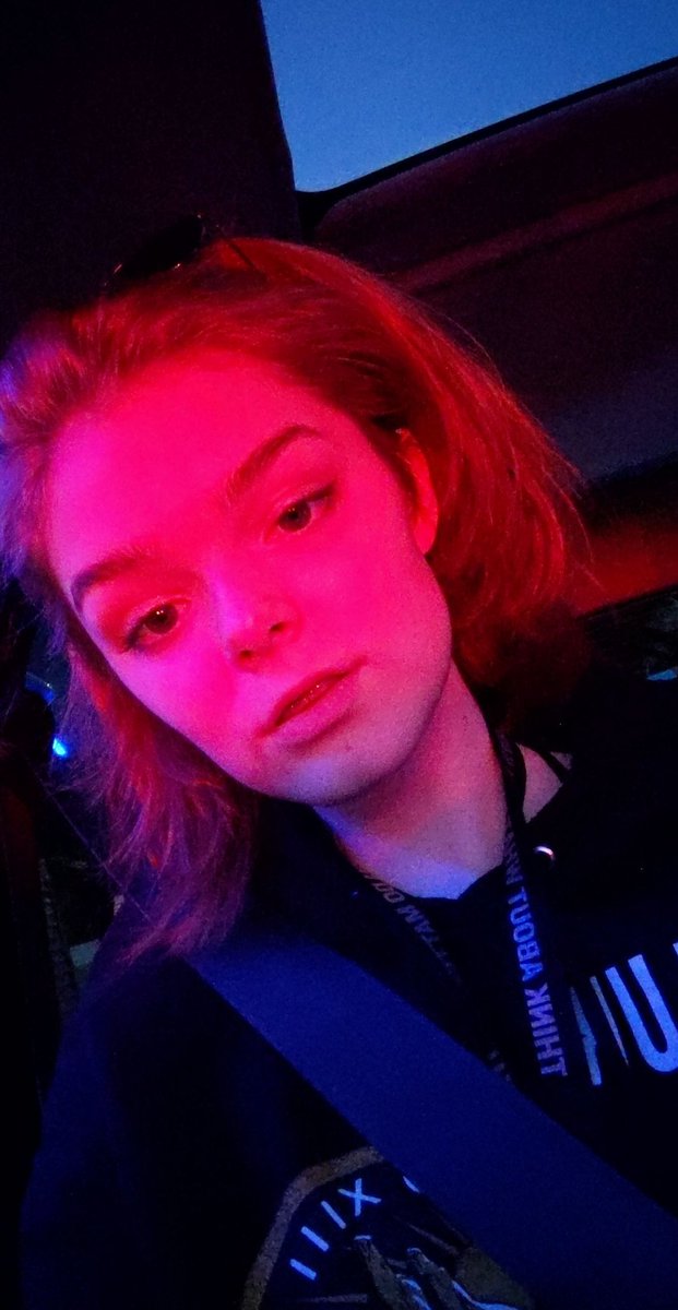 dwaalserenity's tweet photo. I don't have a witty caption I just like my energy in these photos so here ya go #alwayscolorfulLGBTQ https://t.co/9jvUCyrfDp