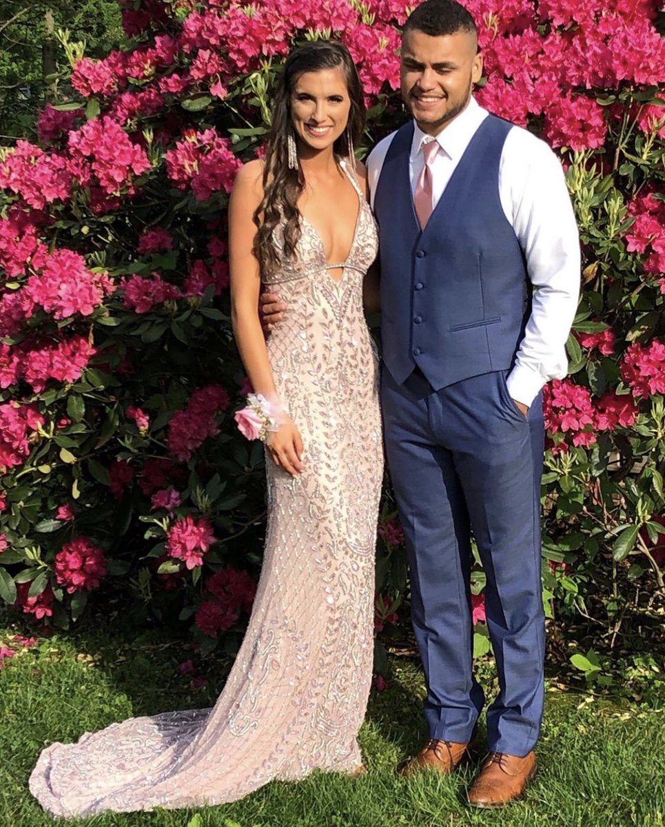 AnniesRoom's tweet photo. Kaylee’s Prom 💕 with @SherriHill #anniesroomcustomer #weappreciateyou https://t.co/QlTsPCNfCZ