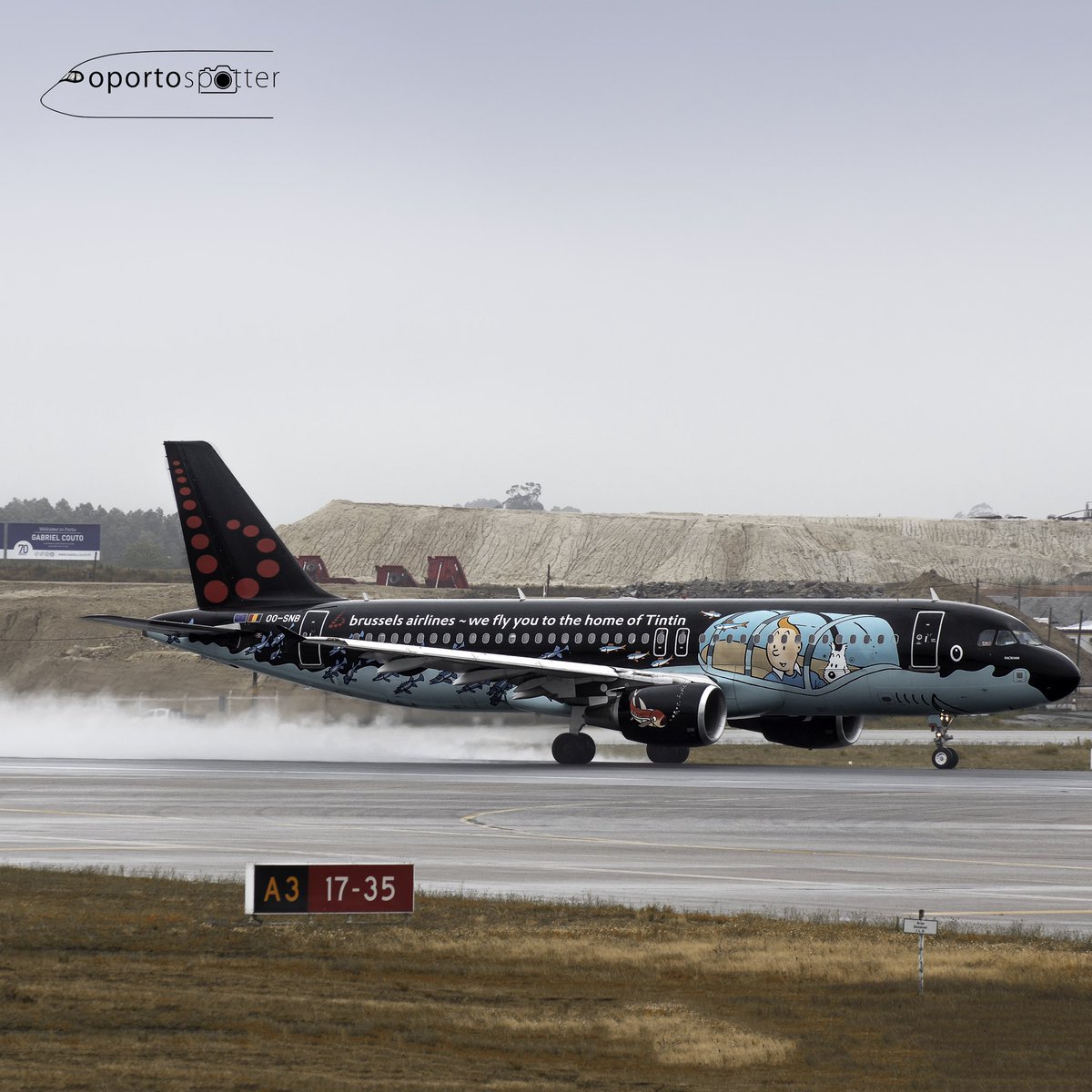 OportoSpotter's tweet photo. Meet #SNRackham wearing the Tintin livery, the 1st Belgian icon from Brussels Airlines speeding up and drying the runway towards @BrusselsAirport
Instagram: @OportoSpotter
#Airbus #A320 #AirbusA320 #Spotting #Planespotting #OOSNB #SN #BrusselsAirlines #Brussels https://t.co/DYfGYjFbbh