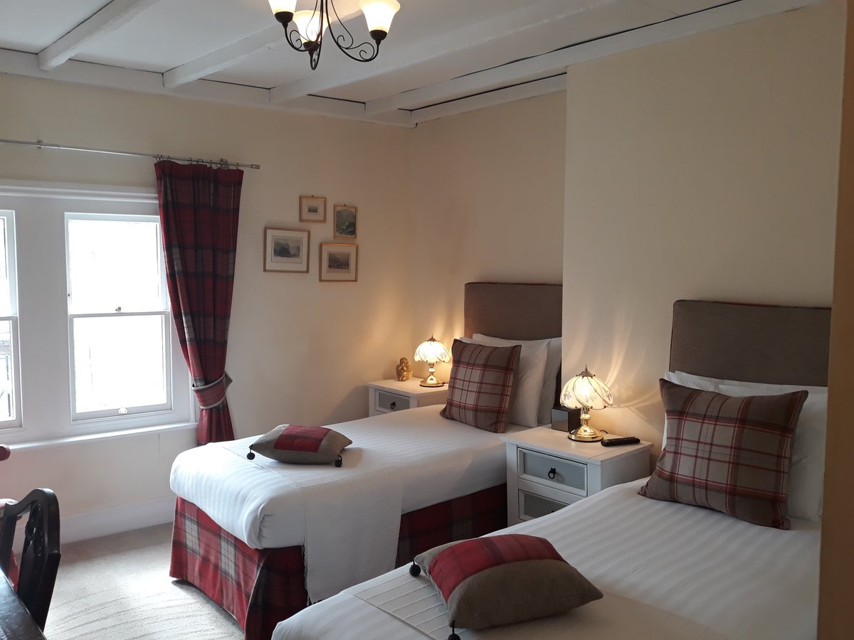 Travelling with a friend? Stay in our #blake #twin room which comes with #nespresso coffee machine #bath and a #hillside view. #visitshanklin #visitisleofwight #keats #history #boutique #bb