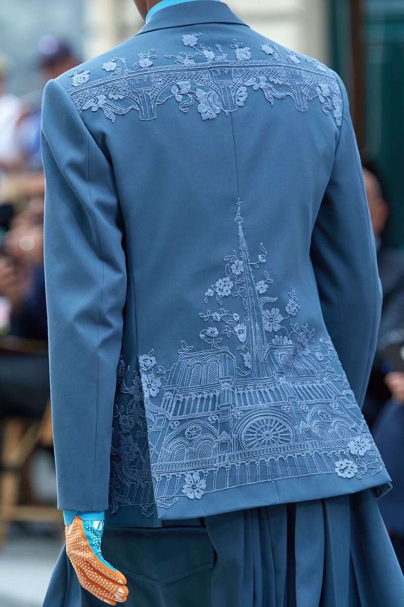 StreetFashion01's tweet photo. The Details on this SS20 Louis Vuitton Jacket🤯 https://t.co/eaq75U9wBQ