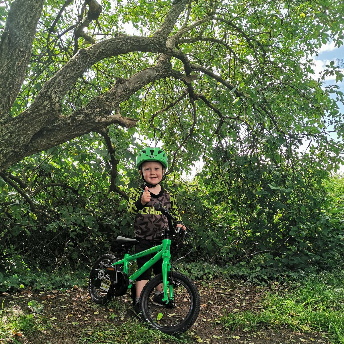 Roary_Wharton's tweet photo. Did a little bit of riding today with mum after a morning of swimming π
.
@cudabikes @totalmtb #cudabikes #cudacrew #littleriderco #littleriderarmy #totalmtb #tinytotalmtb #totalrider #mountainbike #mtb #mtblife #bike #cycle #3yearsold #sendit #bikefamily #mtbwithkids #kidsbike https://t.co/InD42p5ura