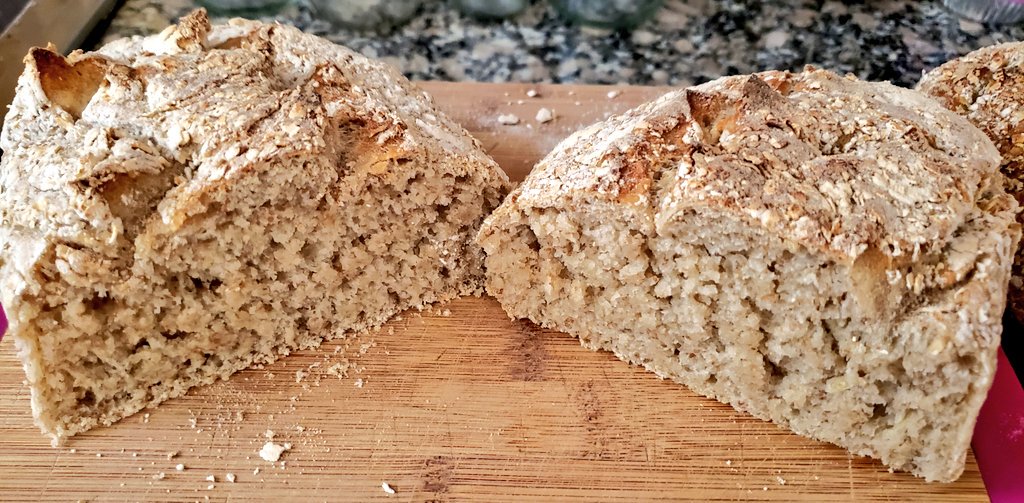 santiagoantero's tweet photo. El horno en acción... #DreamsOfBakery #Integral #MasaMadre #Sourdough
#CoolingRack
Venga, hay pancito caliente... https://t.co/qIyY1kP6cz