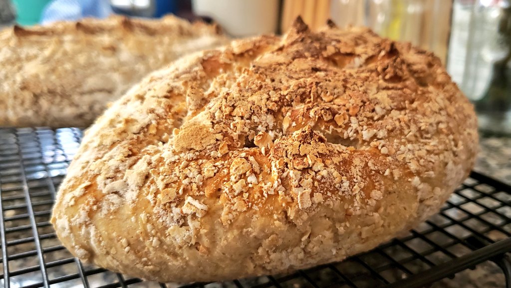 santiagoantero's tweet photo. El horno en acción... #DreamsOfBakery #Integral #MasaMadre #Sourdough
#CoolingRack
Venga, hay pancito caliente... https://t.co/qIyY1kP6cz