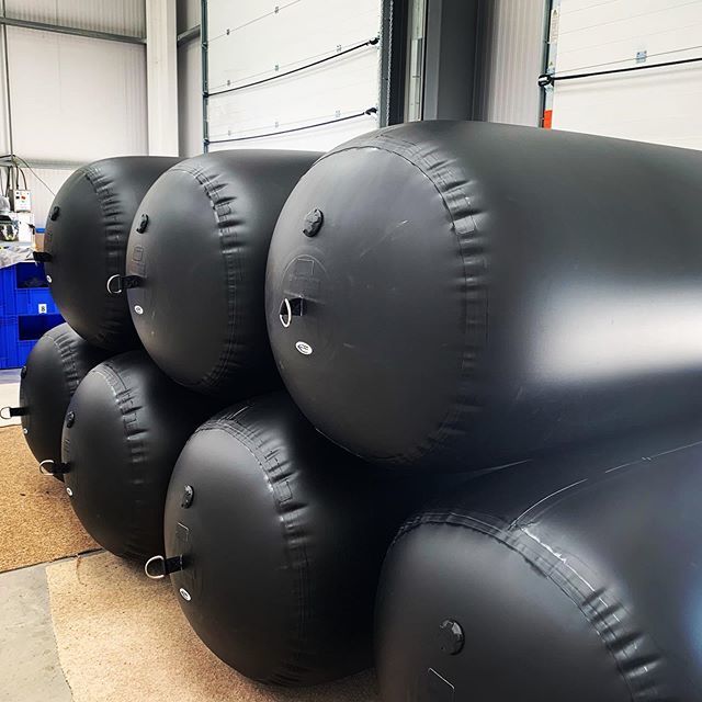 Fendequip's tweet photo. #maxiStow #inflatableFenders manufactured here at the #fendequip factory by our team of experienced fender builders. Welded #HDPVC, PU or #HYPALON. #superYacht #fenders #yachtFenders #megaYacht #fendequipMooringProducts https://t.co/0djCvGMb6I https://t.co/0rwOqHlfBC