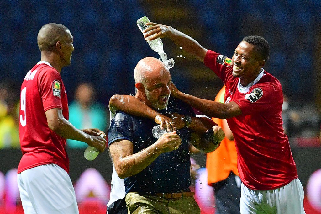 NewsCentralTV's tweet photo. ICYMI: That's a wrap for action in Group B of the #AFCON2019
Final results:
Burundi 0-2 Guinea #BDIGUI
Madagascar 2-0 Nigeria #MADNGA
Madagascar and Nigeria qualify as first and second, while Guinea keeps qualification hopes alive.
#AFCONExpress https://t.co/QYxb7Ftnb0