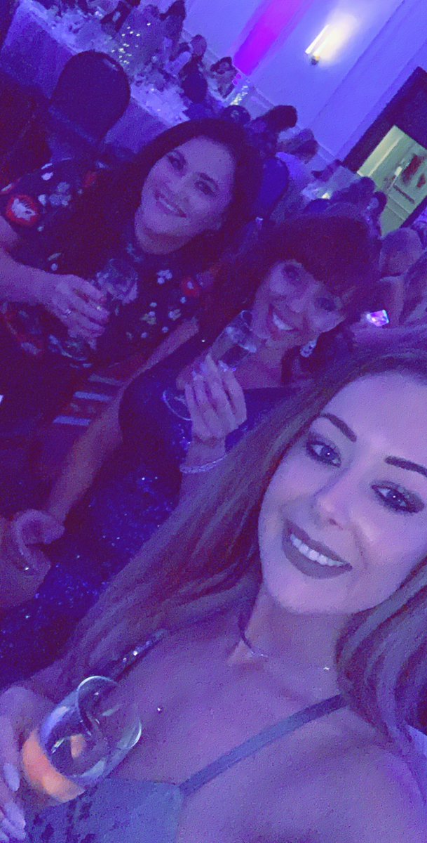 Aimee_Sx's tweet photo. The Scottish beauty industry awards 2019 @CreativeOceanic https://t.co/vkgXGl4OLN