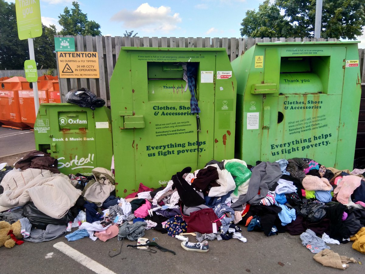 philhenly's tweet photo. @oxfamgb please could you empty your cloths collection bin in Northfield Sainsbury's carpark (Birmingham) so that we can make donations without them being trashed :) https://t.co/0ozDEW1jXP