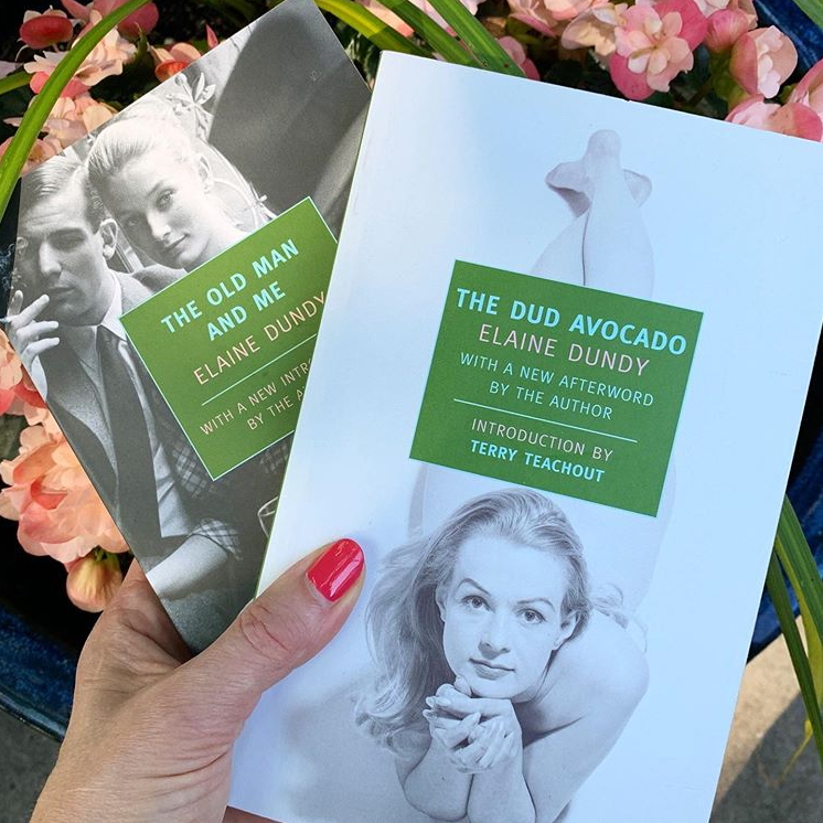 GilionDumas's tweet photo. Yes, I bought this book for the cover!

I keep seeing this reissue of THE DUD AVOCADO by Elaine Dundy, with it’s eye-catching cover, so I finally bought it &amp; THE OLD MAN &amp; ME. 1st is Paris in the 1950s; 2nd is London in the 1960s. Sounds good to me!

#ElaineDundy #SummerReading https://t.co/iLlNh94wpQ