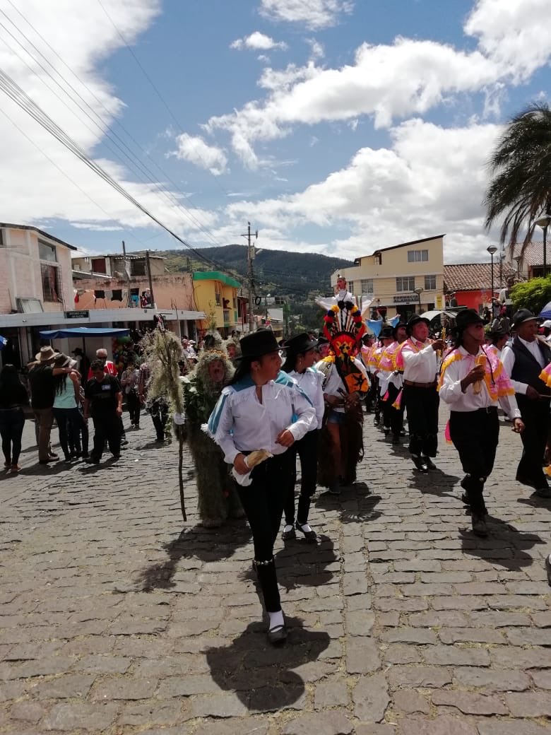 RaPerezTorresEc's tweet photo. El sincretismo cultural del Corpus Cristi, agradecimiento a Cristo por las cosechas y la celebración del Inty Raimi,es una de las riquezas de nuestro país.Agradezco a la comunidad por invitarme al 1er Aniversario de su Declaratoria como Patrimonio Cultural Inmaterial del Ecuador. https://t.co/vZYWqGcoLI