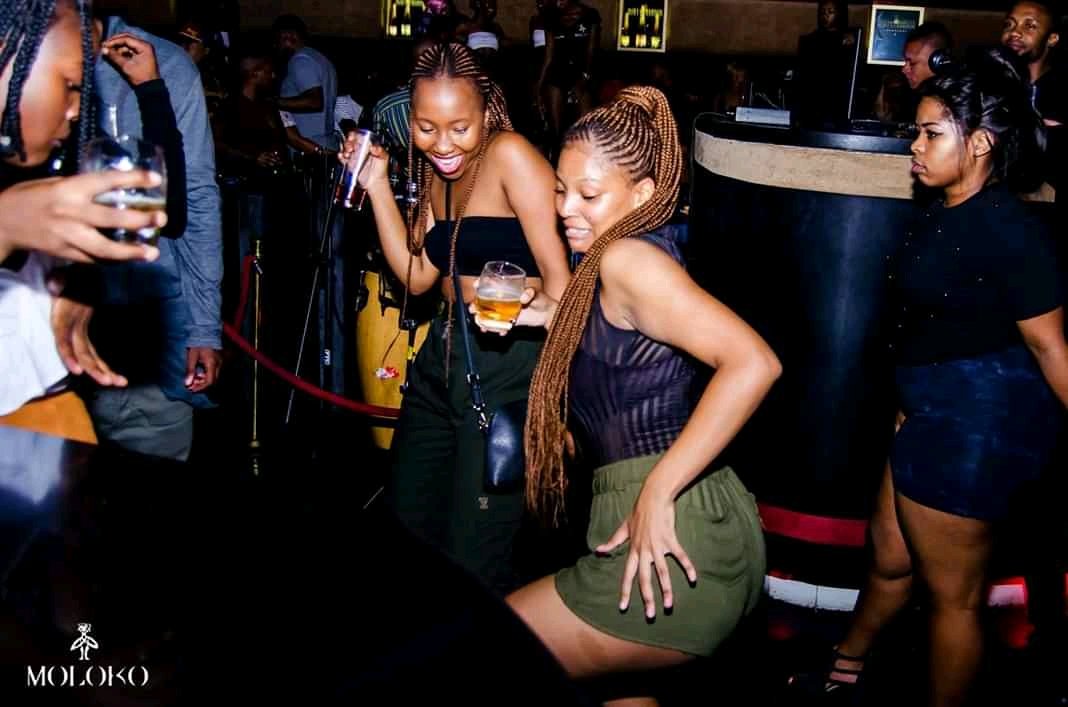 kannedySnowSA's tweet photo. #LocoSundays 🔓 bar for females doors 🔓 @22H00 @MolokoPretoria https://t.co/iL6HbQYOT6
