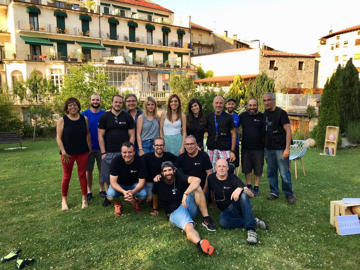 als4ventstv's tweet photo. L’equip d’’Als 4 vents’ ens acomiadem desitjant-vos un bon estiu. Fins la propera! https://t.co/Q6PpHAbGPd