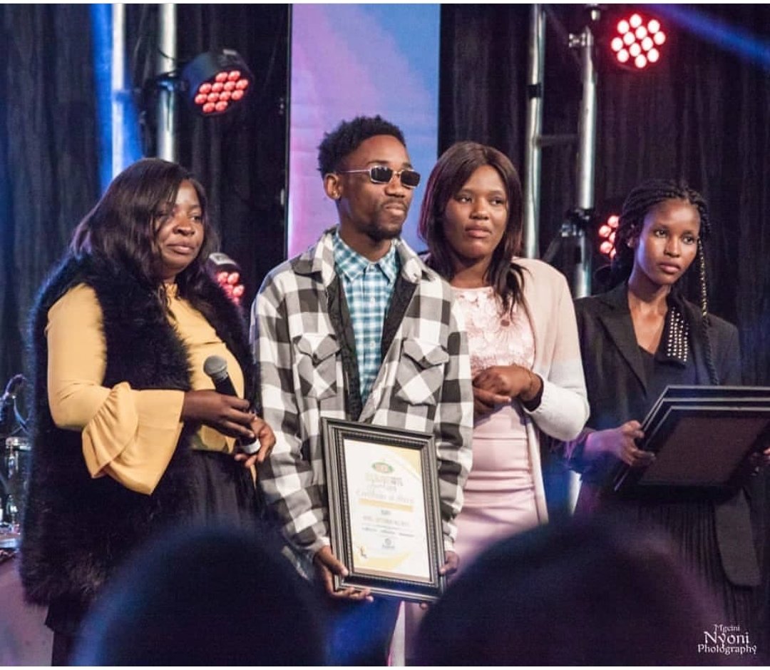 napoleonnyanhi's tweet photo. After almost every Zim awards ceremony we read complaints about unfairness, poor organisation, boring program etc. But after the #RoilBAA19 Bulawayo Arts Awards I've seen nothing but praise. Was it really that good? Please teach us your ways, we need more of such in this country https://t.co/mksrSqauHH