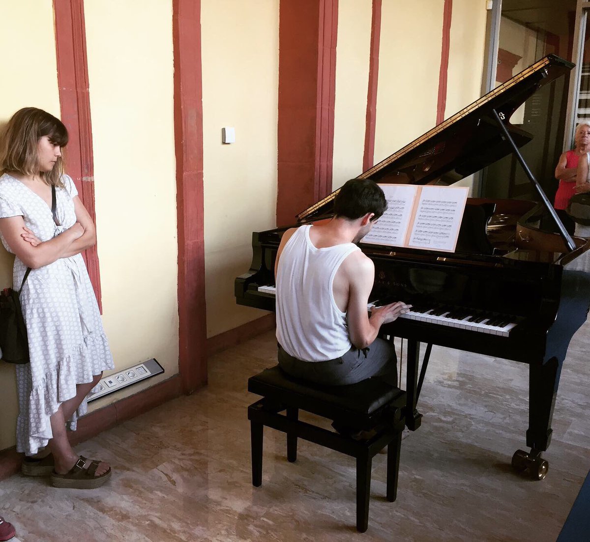 jsolervicens's tweet photo. encara no ha après a tocar el piano, però @QuimAvila és un puto crack de l’escena #instrumentallliure @teatrelliure @prisamata 👌#instrumental #jamesrhodespianist #jamesrhodes 👌
#teatrelliure  #quimavila https://t.co/fKy6LBu8hU