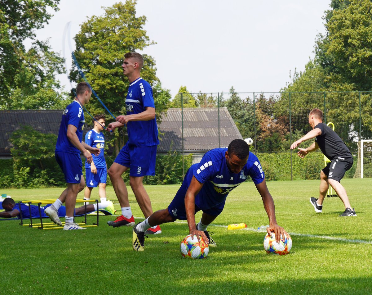 So geht's Montag in #Mierlo weiter:

0⃣8⃣3️⃣0⃣ Frühstück 🥣 
1️⃣0⃣3️⃣0️⃣ Training ⚽ 
1️⃣3️⃣0⃣0⃣ Mittagessen 🍝
1️⃣7️⃣0⃣0⃣ Training ⚽
1️⃣9️⃣3️⃣0⃣ Abendessen 🍗

#MSV #Gemeinsam1902 #3Liga