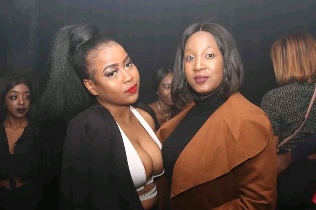 kannedySnowSA's tweet photo. #ForTheRichBeautifulAndFamous #LocoSundays 🔓 bar for girls 22H00 to 00H00 #MolokoPTA @MolokoPretoria https://t.co/I5UlVeOud0