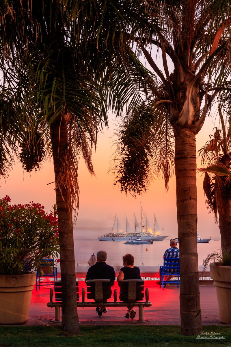 Instant de vie cannoise en été bonne soirée #cannes #CotedAzurFrance <a href="/villecannes/">Cannes</a> @CannesIsYours <a href="/VisitCotedazur/">Côte d'Azur France</a>  cc <a href="/davidlisnard/">David Lisnard</a>