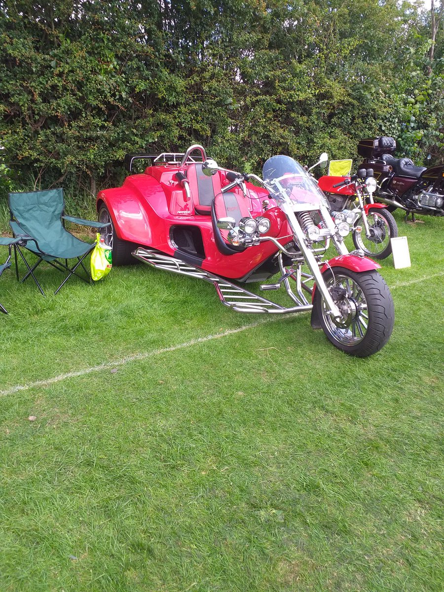 sewingyorkie's tweet photo. Been to Claasic car and Motor bike show today Some years since we have Had a wonderful time with family .Slightly overdid the photos but these 4 are our favourites #purplemini #pinlcadillac #redferrari #trike https://t.co/4pcA8tg3en