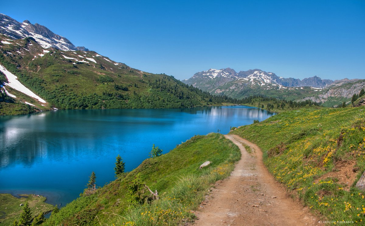 Trübsee and Engstlensee, part of the 4 lakes tour #Switzerland #Engelberg #Nidwalden #carolinepirskanen @1000Switzerland <a href="/MySwitzerland_e/">Switzerland</a>