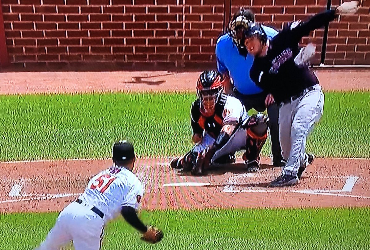 lokationnation's tweet photo. Should this pitch be called a strike if the hitter takes it?...

#Robozone problems. https://t.co/UuxcDY9qKN