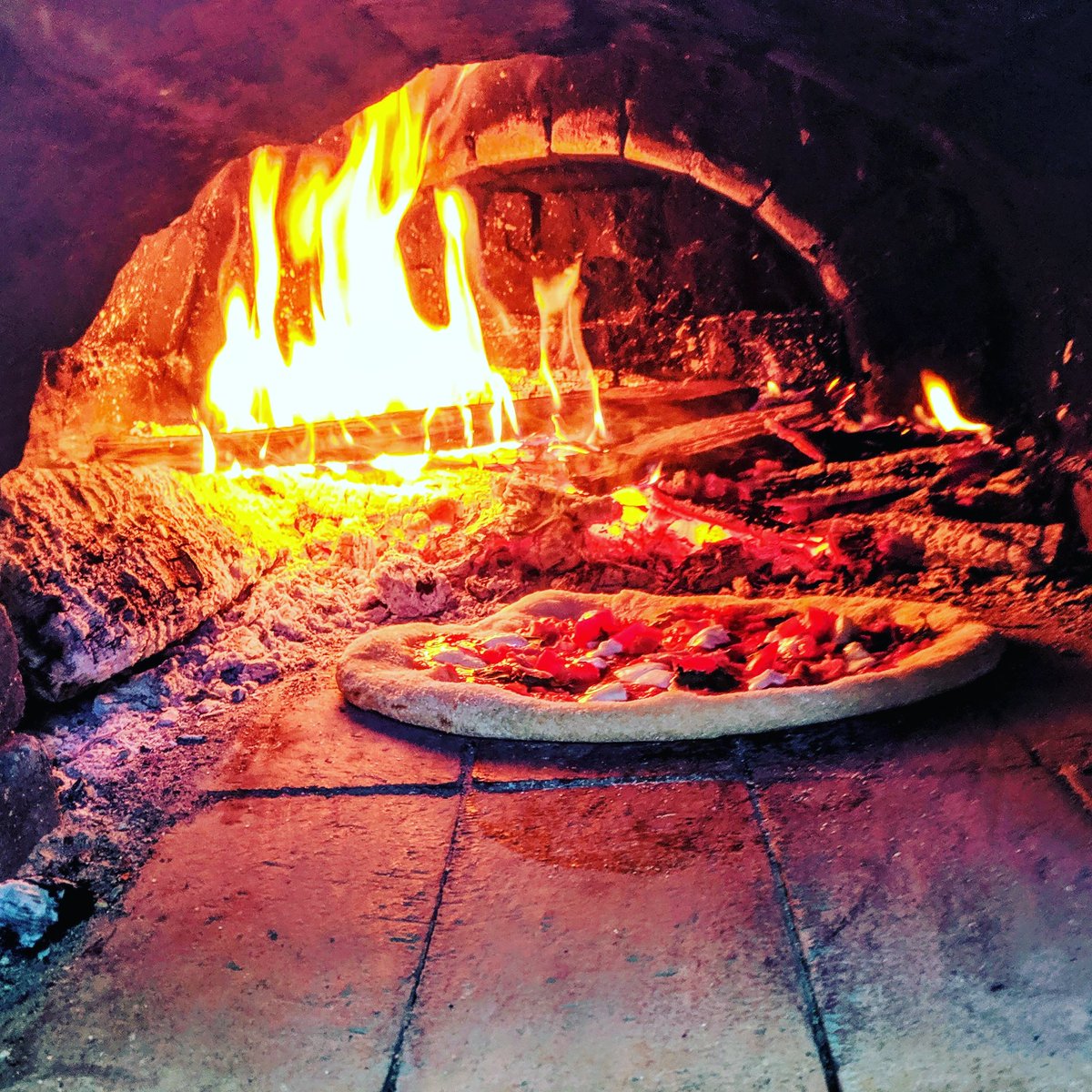 Ahh yes, another day of amazing pizza and calzones!! #foodie #brickovenpizza #brickoven #cukrov #cukro #charlottenc #harrisburgnc #food #foodporn #brickovenpizza #brickoven #bread #healthy #healthyfood #delicious #pizza #gardentotable #clt #charlotte #delicious #homemade