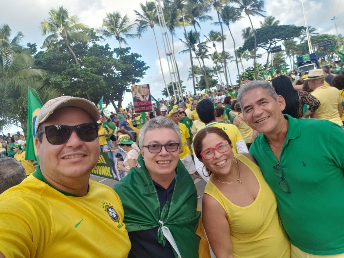 FabioRamos1's tweet photo. Direto do Recife #Dia30Historico #BrasilNasRuas https://t.co/cabylo1naf