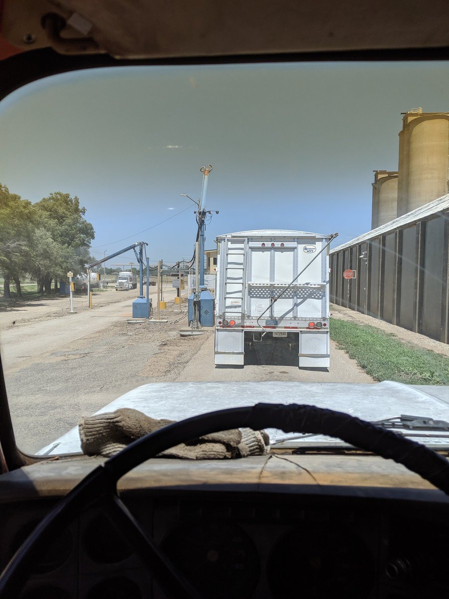 Cainjeman's tweet photo. Another wonderful day of wheat harvest! https://t.co/B1GqqYf4fF
