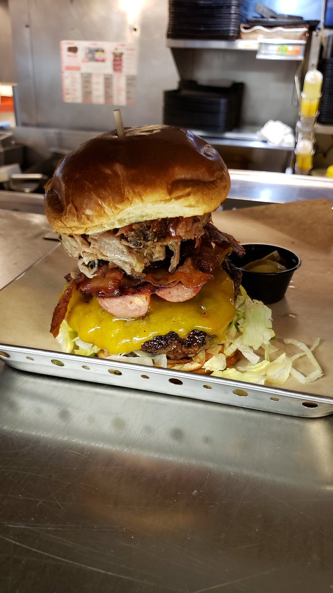 jamienlawton's tweet photo. How about a Boss Burger to start your Sunday?!? @Chilis https://t.co/jwj854jKEl