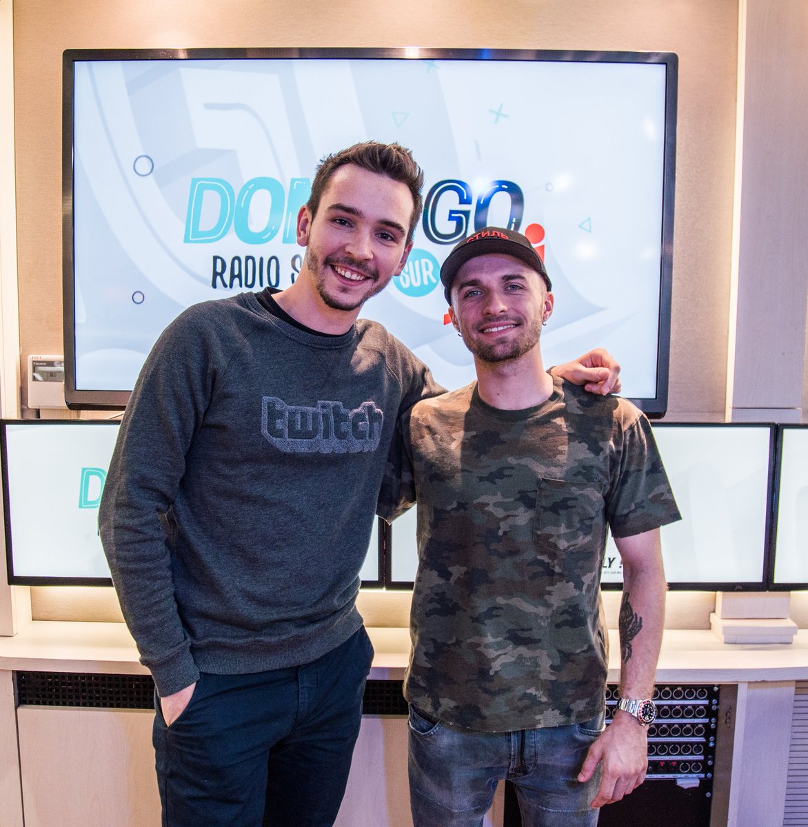 Puisqu'apparemment on se lâche sur l'anglais ce soir : "The last but not the least", <a href="/xSqueeZie/">M8 Squeezie</a> est avec nous ! Twitch.tv/domingo #DomingoRadioStream