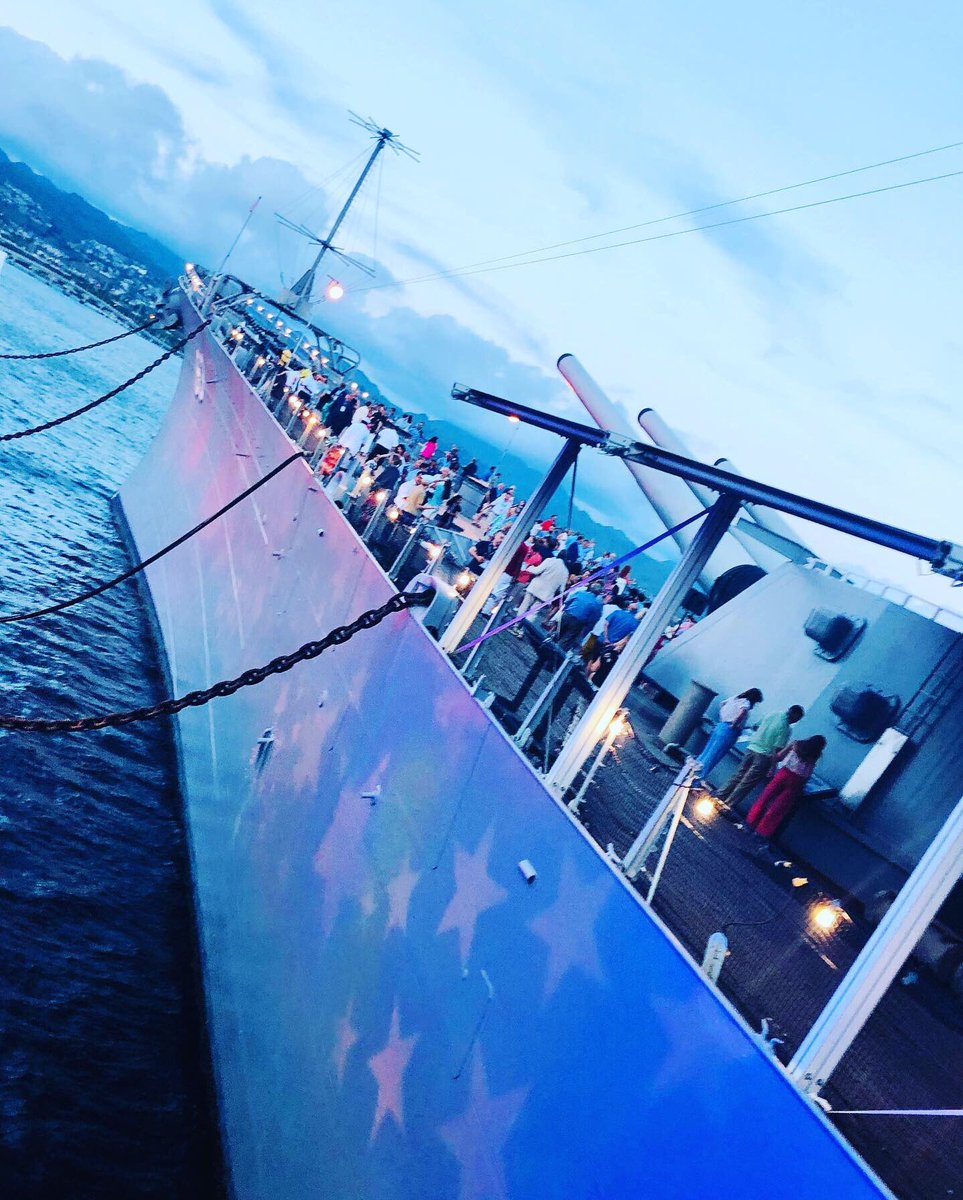 ng827's tweet image. A night to remember on-board and on the pier the USS Missouri, #MightyMo, the last American battleship to serve the navy in WWII after the completion of Operation Desert Storm. #pearlharbormemorial #uscm #mayors2019